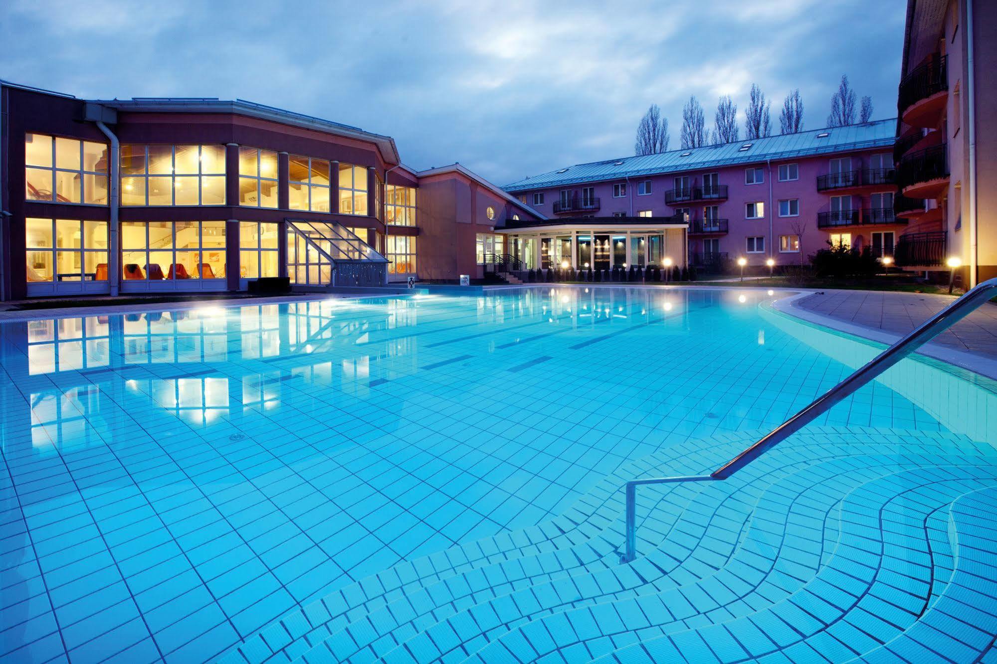 โรงแรมยูโรปา ฟิท เฮวิซ ภายนอก รูปภาพ