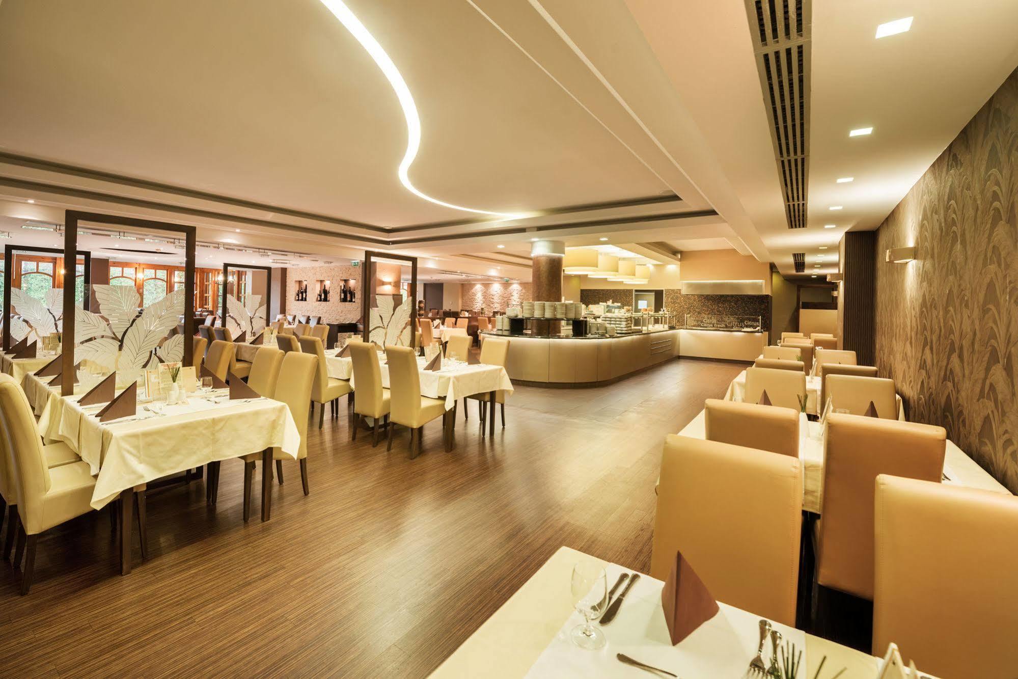 โรงแรมยูโรปา ฟิท เฮวิซ ภายนอก รูปภาพ